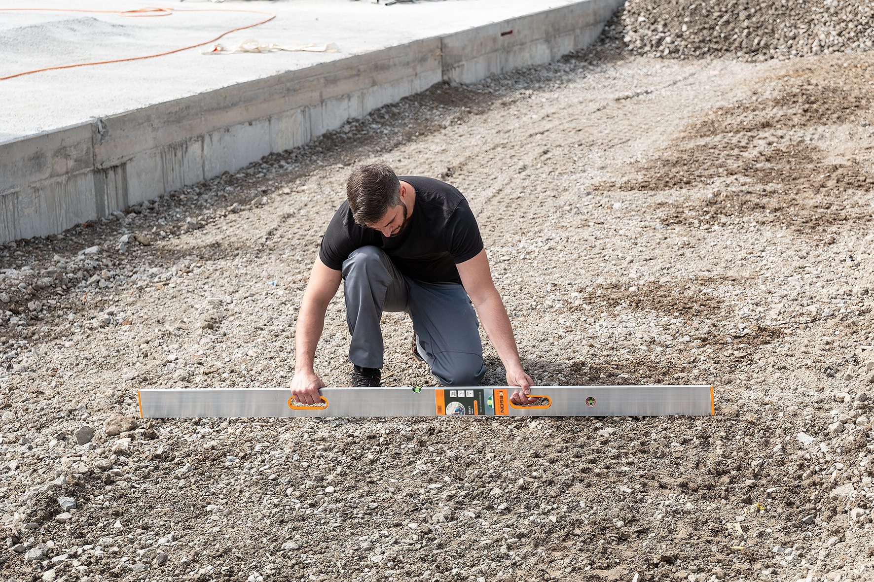 screeding concrete